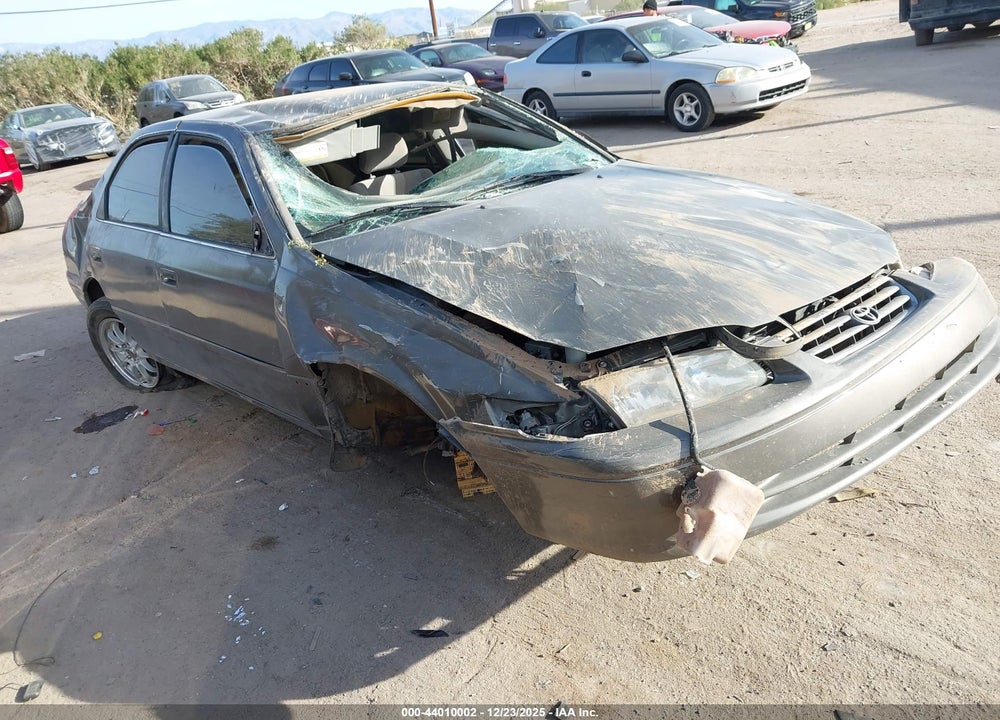 2000 TOYOTA CAMRY LE VIN: JT2BG22K8Y0411570