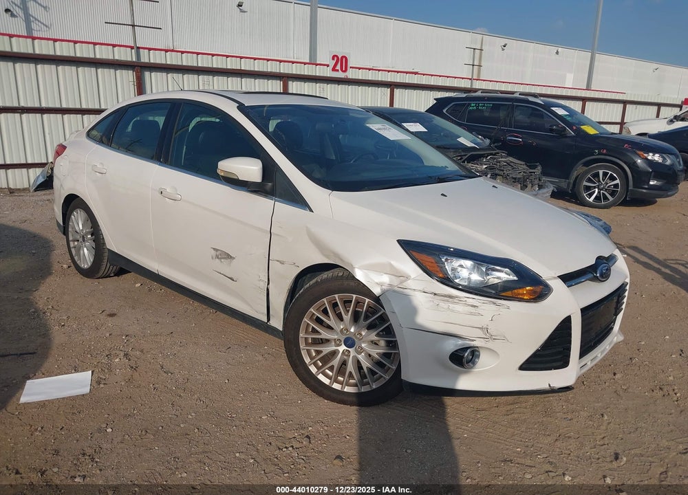 2014 FORD FOCUS TITANIUM VIN: 1FADP3J25EL298152