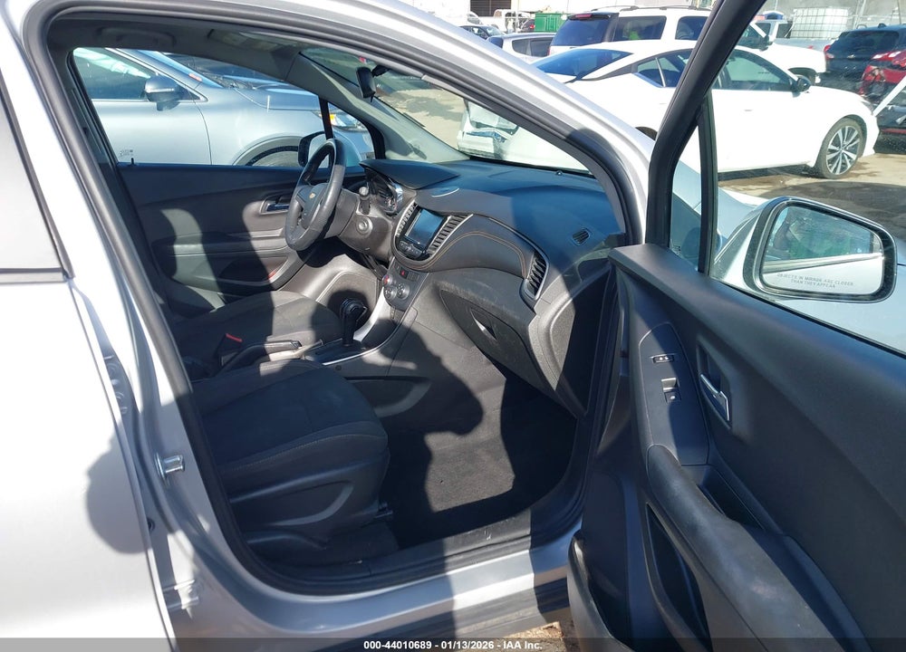 2017 CHEVROLET TRAX LS VIN: 3GNCJKSB8HL283208