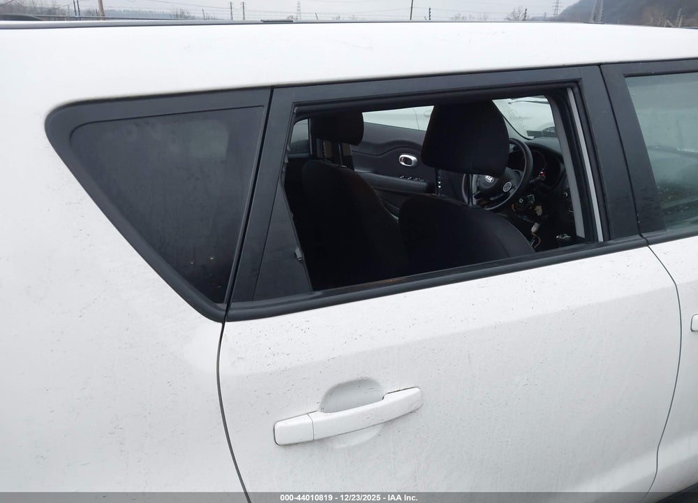 2018 KIA SOUL ! VIN: KNDJN2A29J7615513