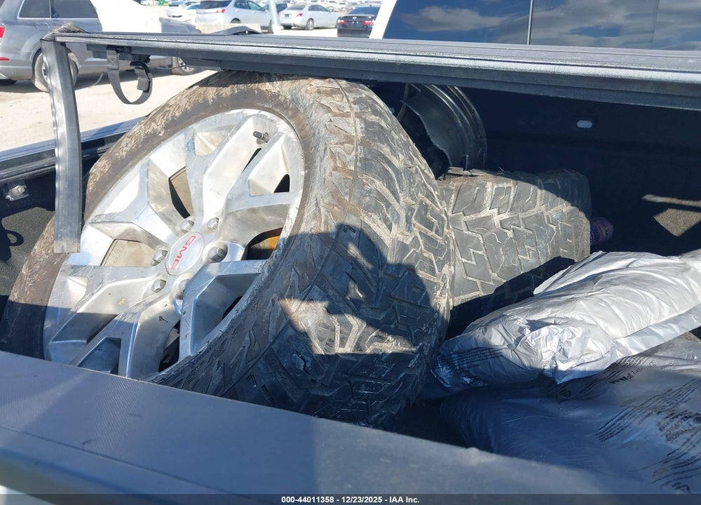 2018 GMC SIERRA 1500 SLT VIN: 3GTU2NEC3JG167316