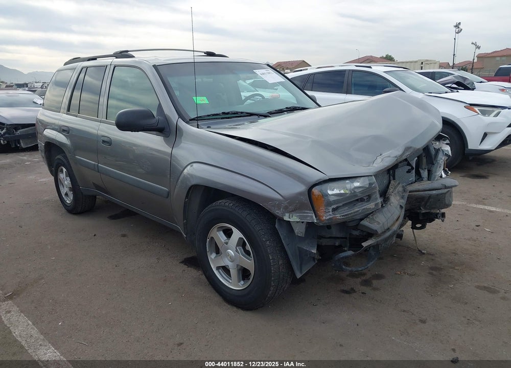2005 CHEVROLET TRAILBLAZER LS VIN: 1GNDT13S952175684