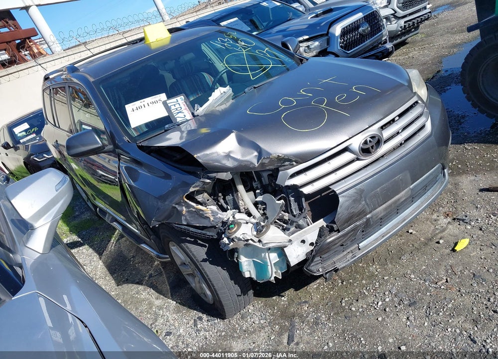 2013 TOYOTA HIGHLANDER BASE PLUS V6 VIN: 5TDBK3EH2DS250569