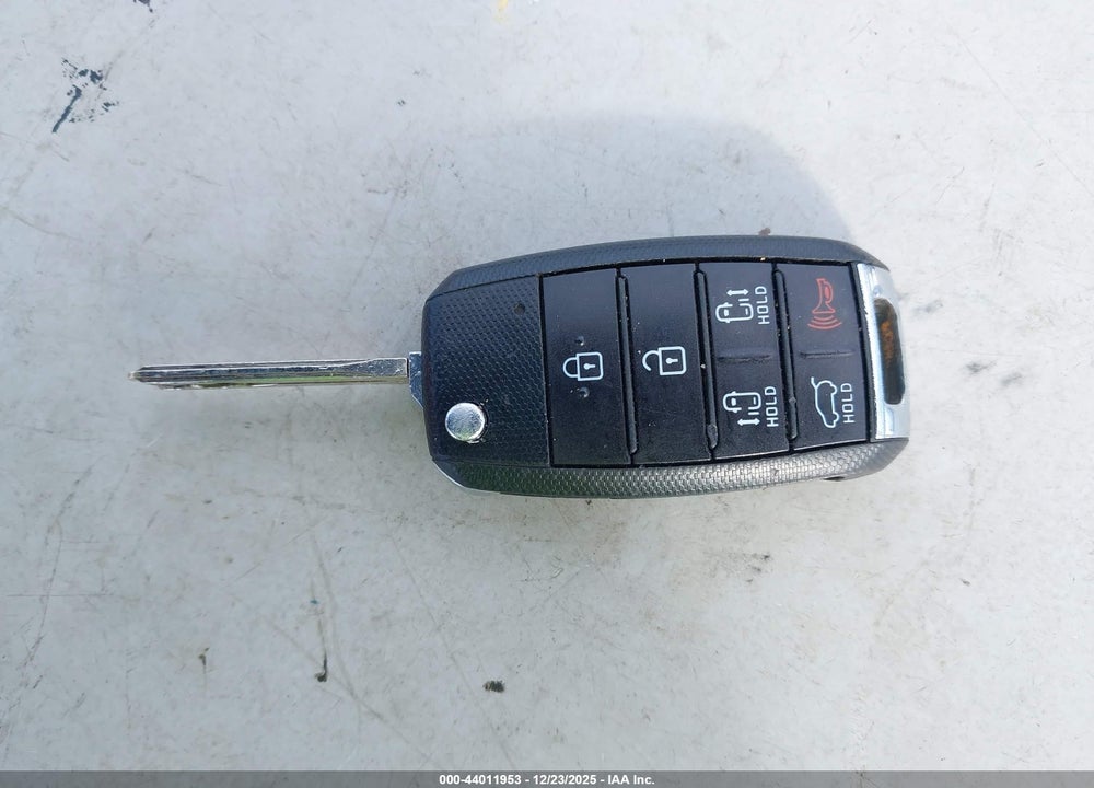 2018 KIA SEDONA LX VIN: KNDMB5C17J6389120