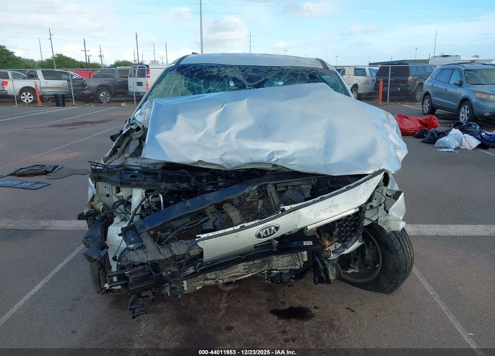 2018 KIA SEDONA LX VIN: KNDMB5C17J6389120