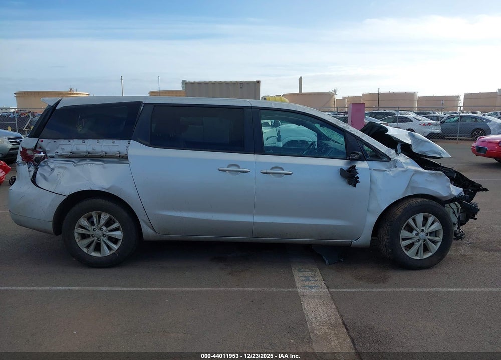 2018 KIA SEDONA LX VIN: KNDMB5C17J6389120