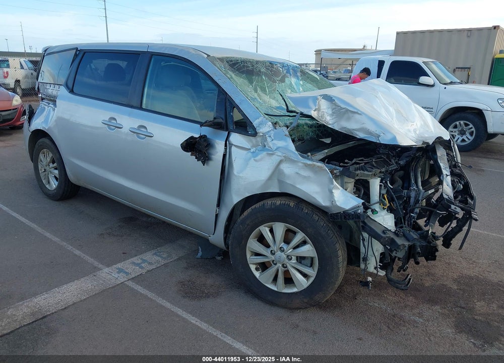 2018 KIA SEDONA LX VIN: KNDMB5C17J6389120