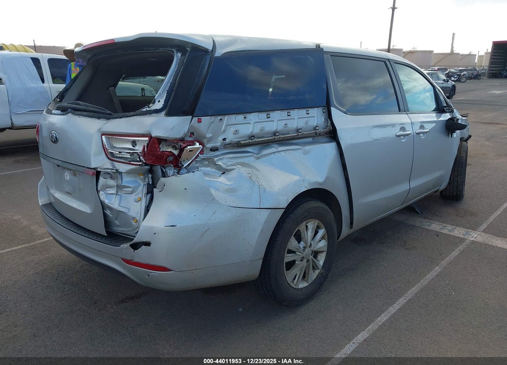 2018 KIA SEDONA LX VIN: KNDMB5C17J6389120