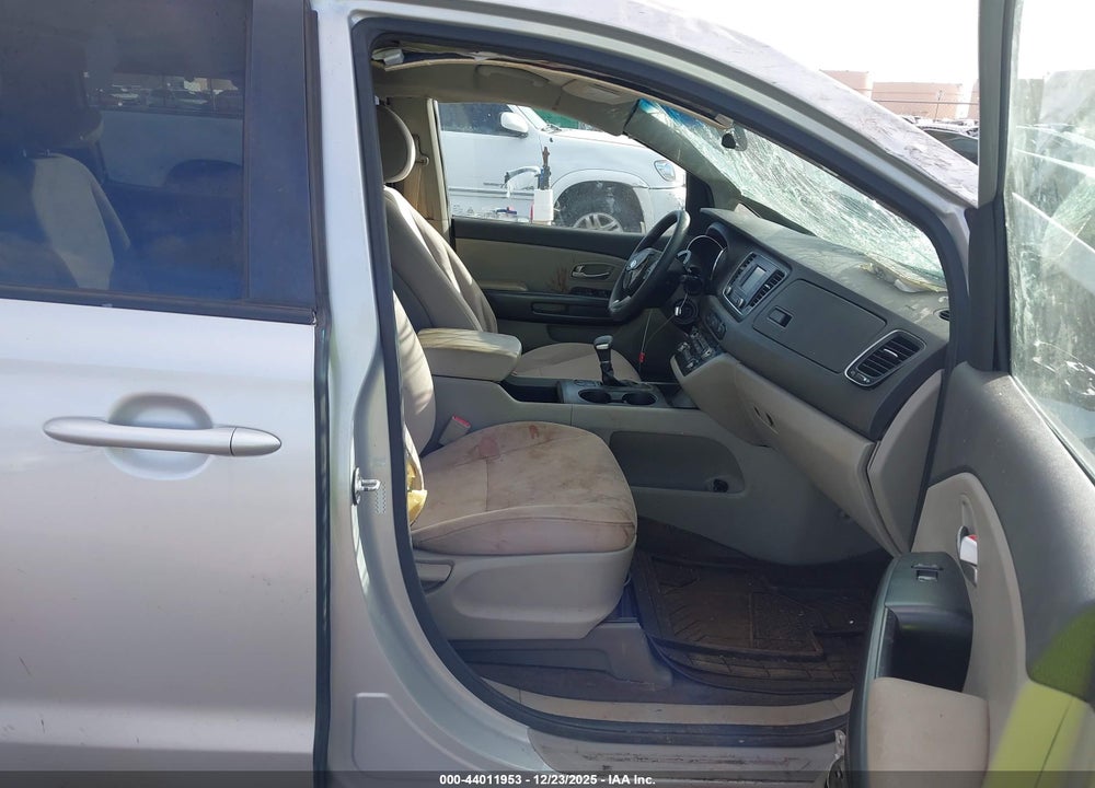 2018 KIA SEDONA LX VIN: KNDMB5C17J6389120