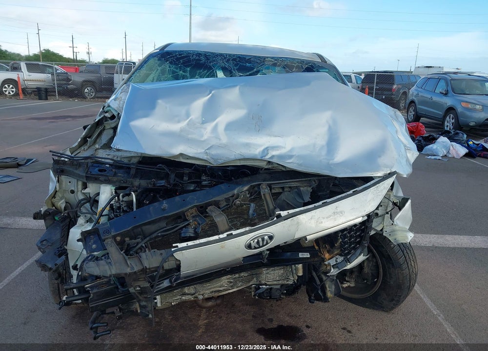 2018 KIA SEDONA LX VIN: KNDMB5C17J6389120