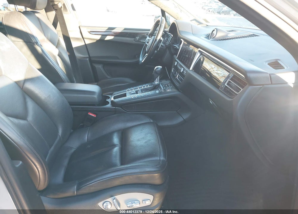2020 PORSCHE MACAN VIN: WP1AA2A54LLB13247