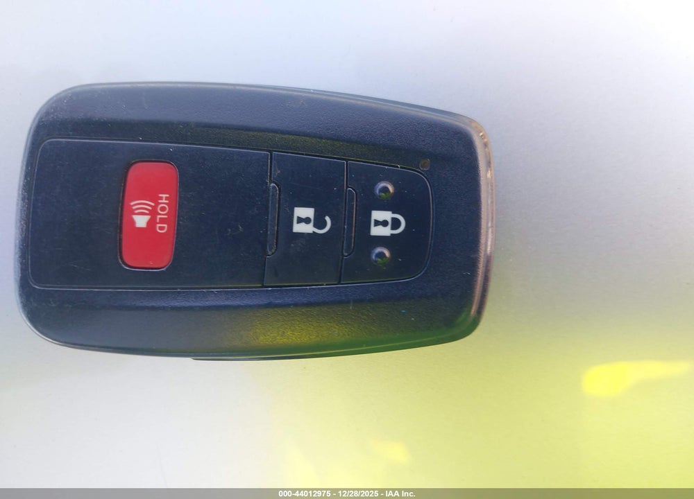 2022 TOYOTA PRIUS XLE VIN: JTDKAMFU9N3190118