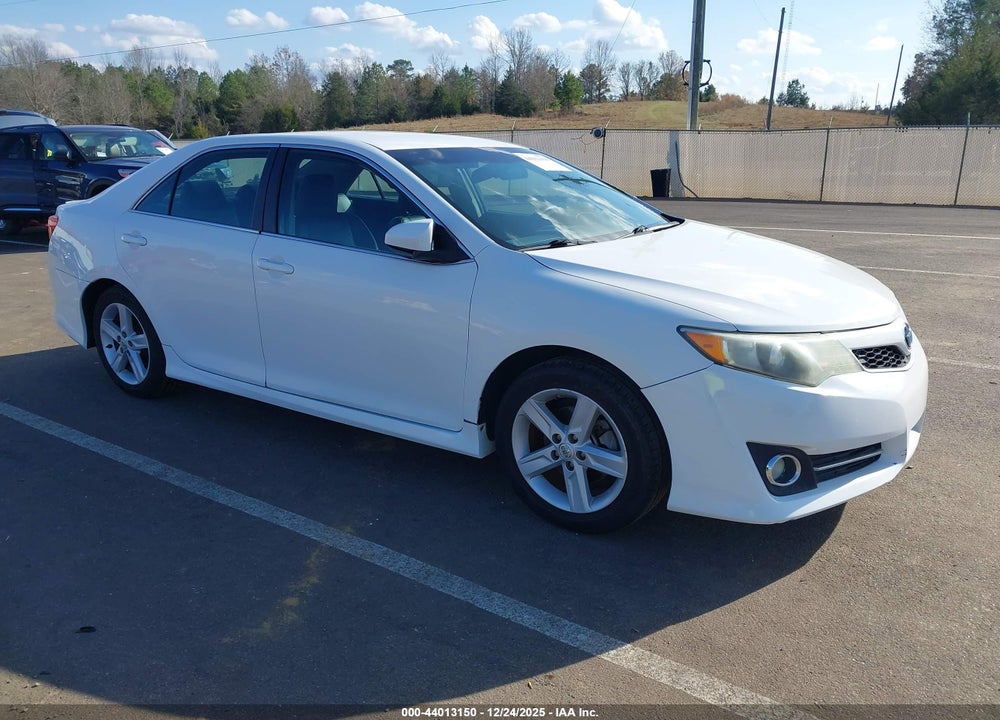 2014 TOYOTA CAMRY SE VIN: 4T1BF1FK2EU334578