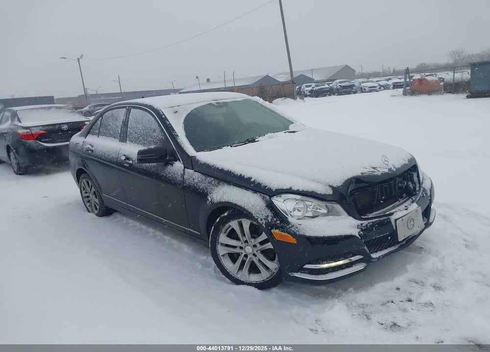 2013 MERCEDES-BENZ C 300 LUXURY 4MATIC VIN: WDDGF8AB1DR257235