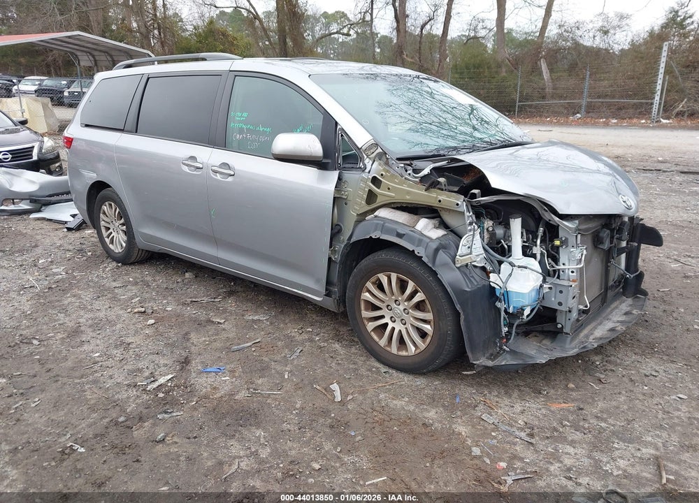 2017 TOYOTA SIENNA XLE 8 PASSENGER VIN: 5TDYZ3DC2HS890802
