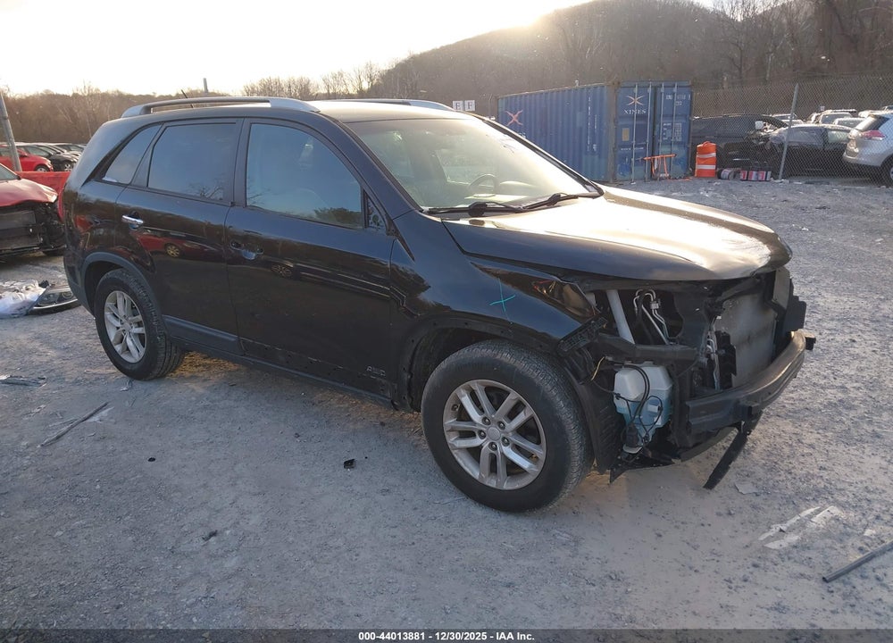 2015 KIA SORENTO LX VIN: 5XYKTCA60FG571415