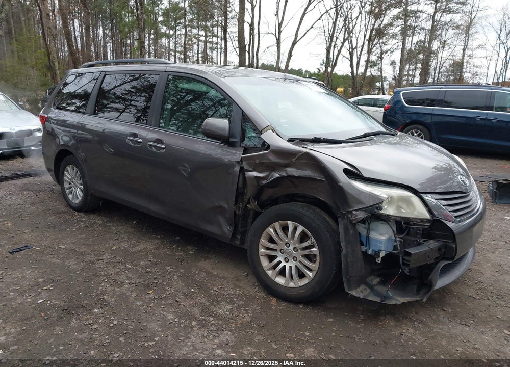 2016 TOYOTA SIENNA XLE 8 PASSENGER VIN: 5TDYK3DC3GS741334