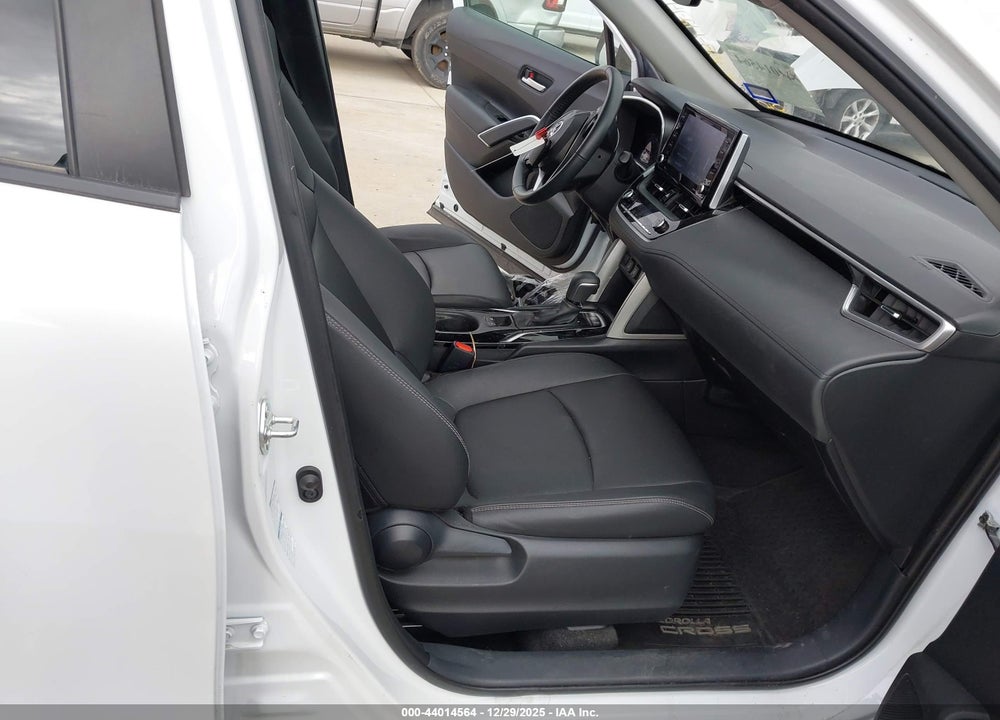2022 TOYOTA COROLLA CROSS XLE VIN: 7MUEAABG1NV023705