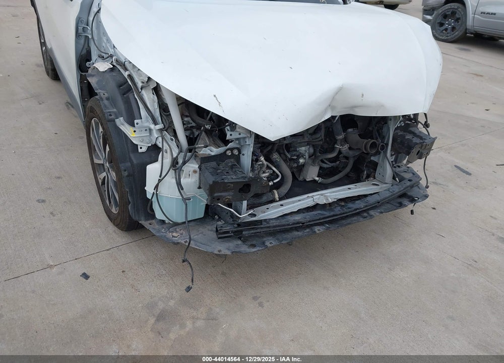 2022 TOYOTA COROLLA CROSS XLE VIN: 7MUEAABG1NV023705