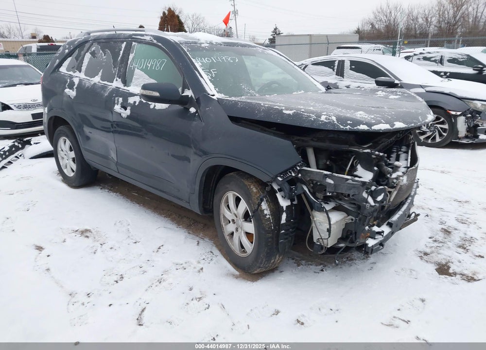 2013 KIA SORENTO LX VIN: 5XYKT4A64DG402288