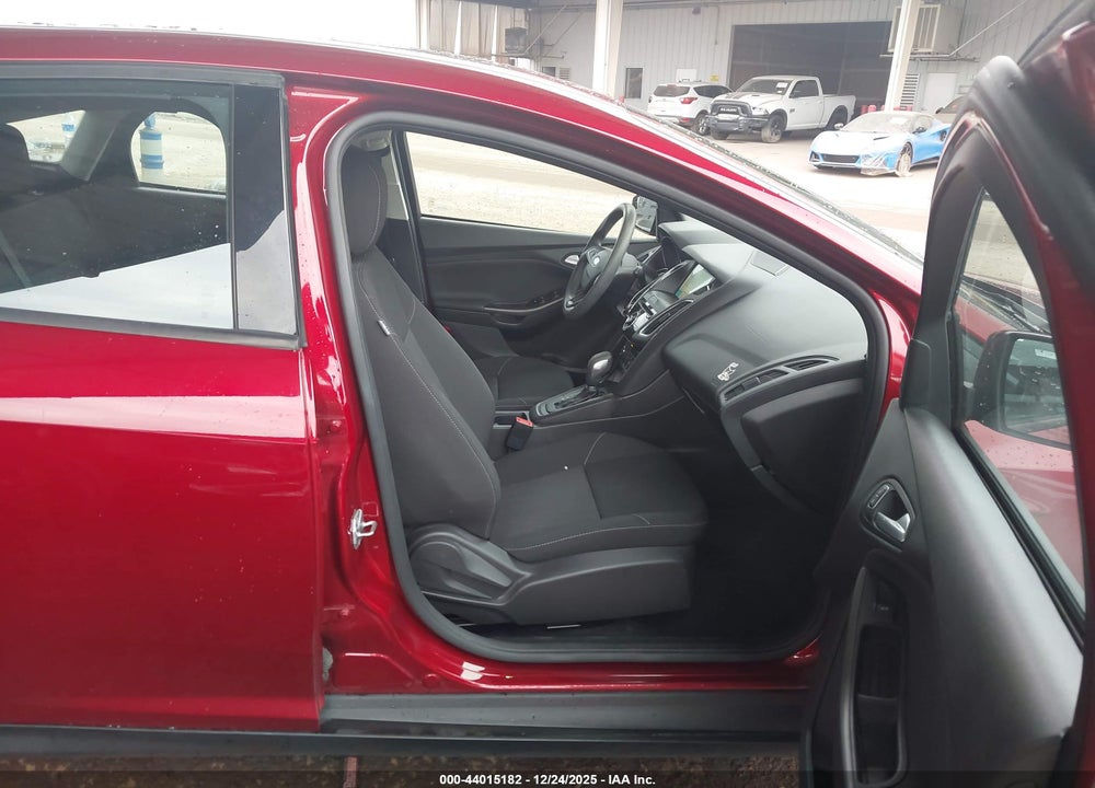 2017 FORD FOCUS SEL VIN: 1FADP3M2XHL213838