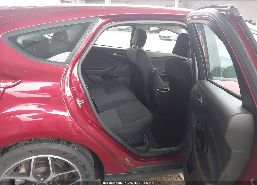 2017 FORD FOCUS SEL VIN: 1FADP3M2XHL213838