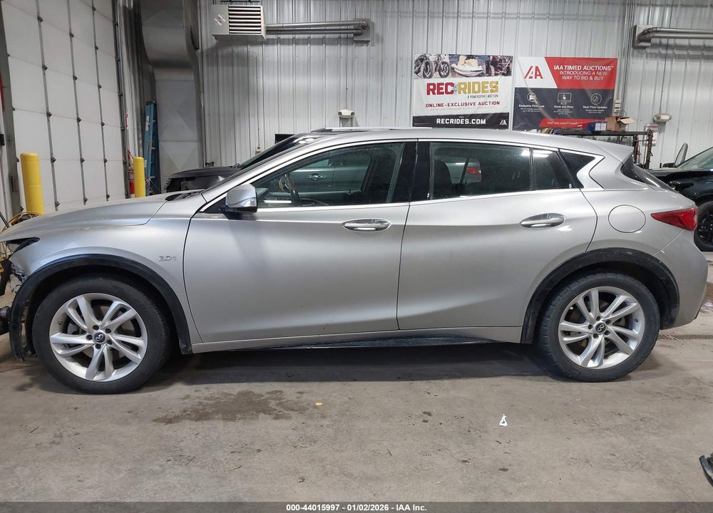 2017 INFINITI QX30 VIN: SJKCH5CP2HA033404