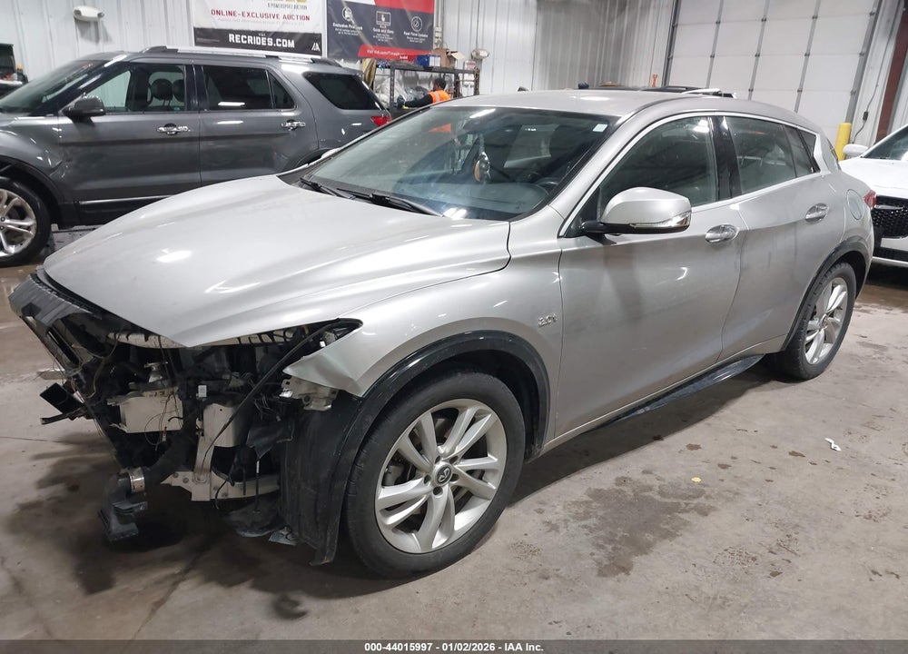 2017 INFINITI QX30 VIN: SJKCH5CP2HA033404
