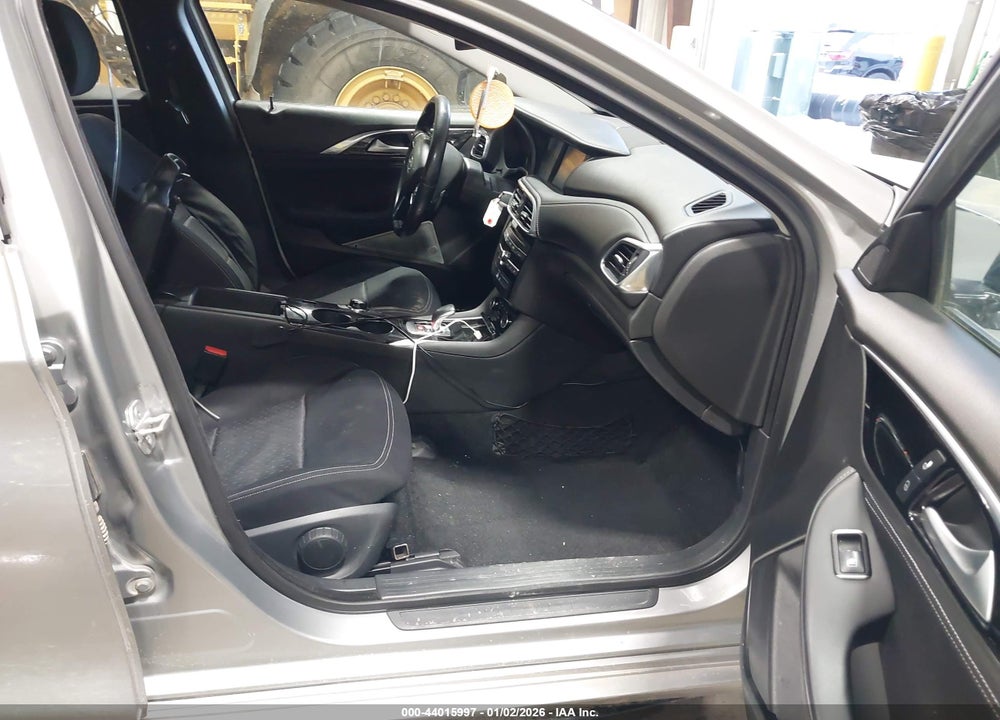 2017 INFINITI QX30 VIN: SJKCH5CP2HA033404
