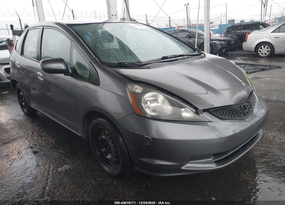 2013 HONDA FIT VIN: JHMGE8H34DC037651
