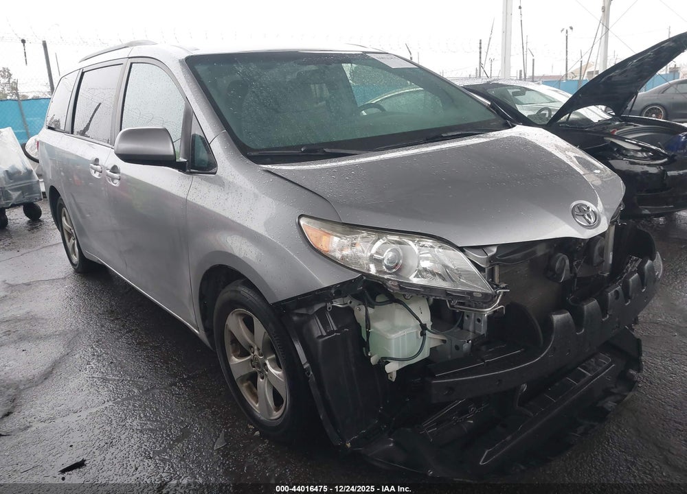 2017 TOYOTA SIENNA LE 8 PASSENGER VIN: 5TDKZ3DC5HS773253