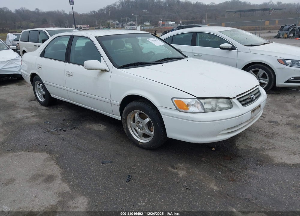 2001 TOYOTA CAMRY LE VIN: 4T1BG22K51U798855