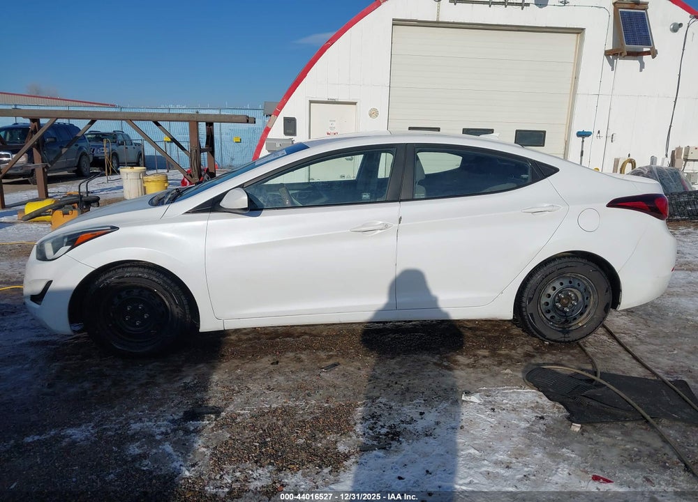 2016 HYUNDAI ELANTRA SE VIN: 5NPDH4AE9GH684264