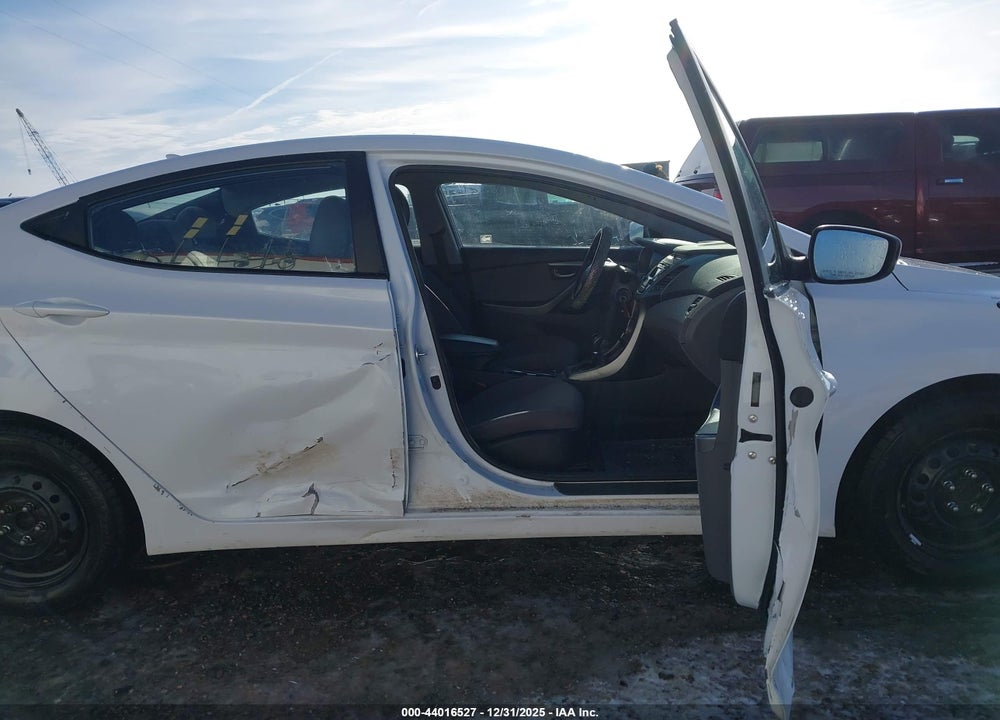2016 HYUNDAI ELANTRA SE VIN: 5NPDH4AE9GH684264