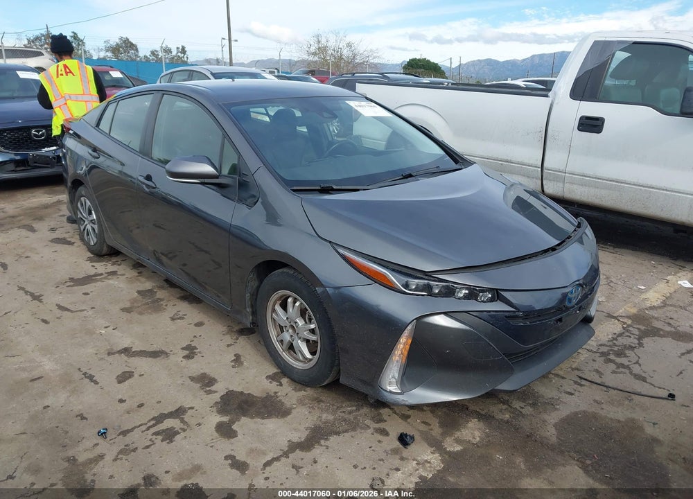 2021 TOYOTA PRIUS PRIME LE VIN: JTDKAMFP5M3173079