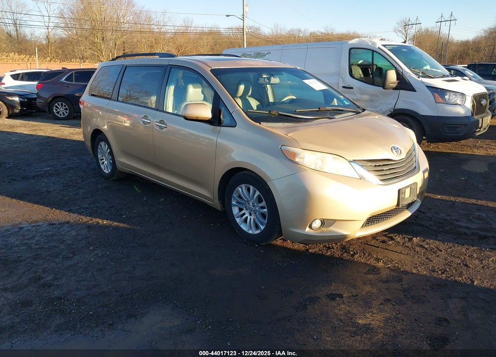 2011 TOYOTA SIENNA XLE V6 VIN: 5TDYK3DC6BS004833