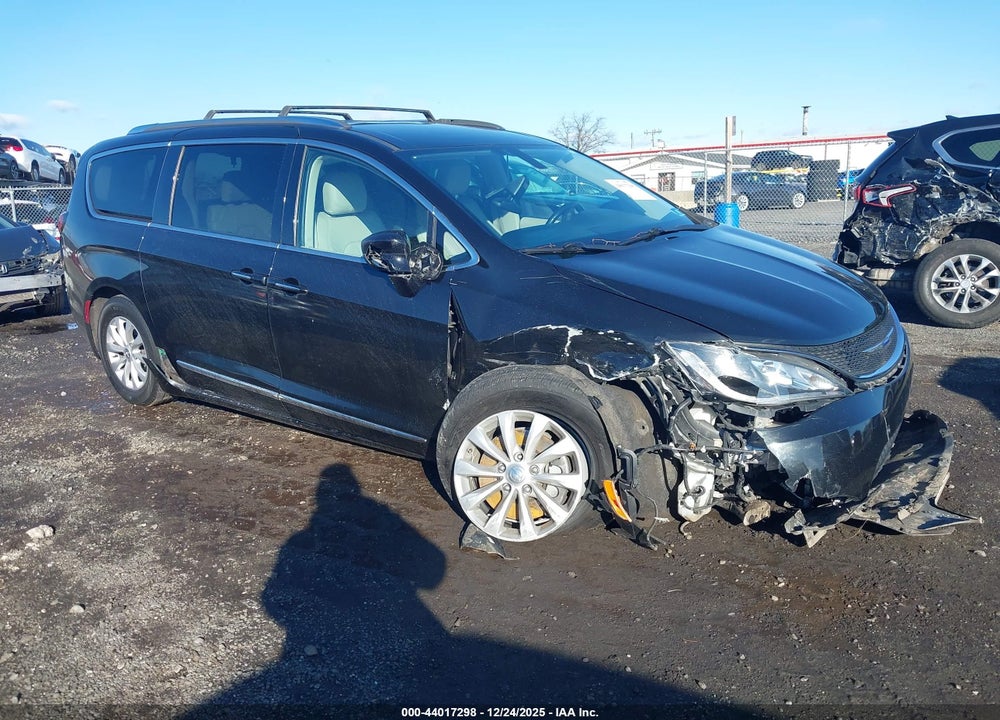 2019 CHRYSLER PACIFICA TOURING L VIN: 2C4RC1BG2KR715269