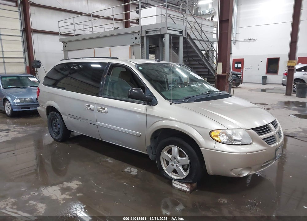 2005 DODGE GRAND CARAVAN SXT VIN: 2D4GP44LX5R485866