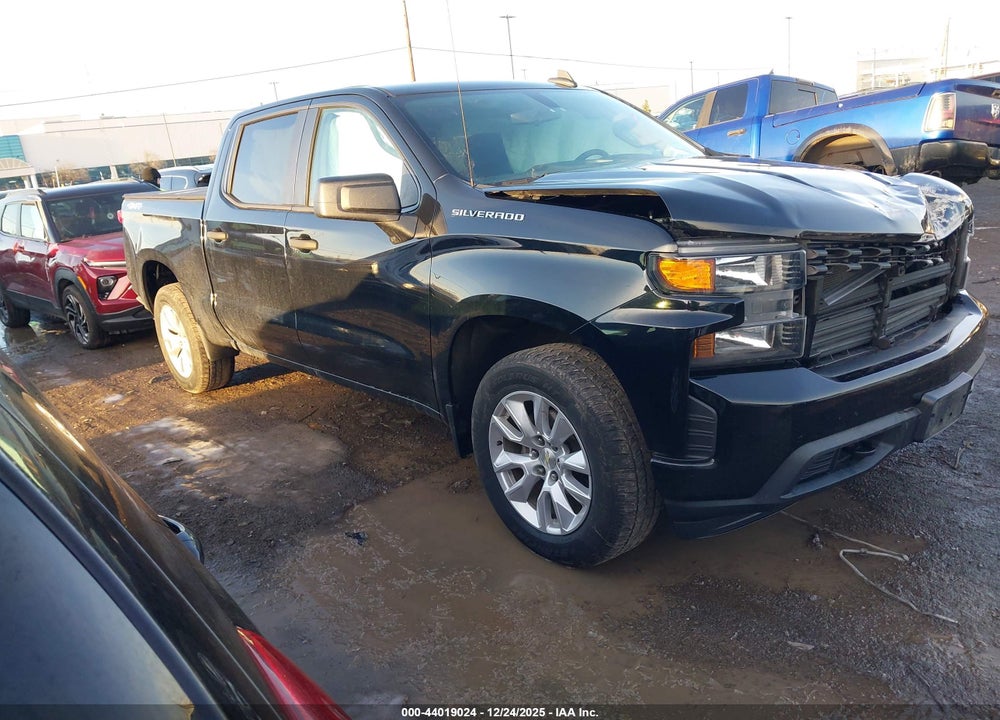 2020 CHEVROLET SILVERADO 1500 4WD  SHORT BED CUSTOM VIN: 3GCPYBEKXLG370255