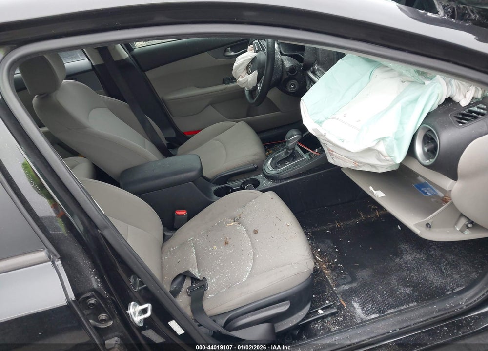 2020 KIA FORTE LXS VIN: 3KPF24AD9LE143201