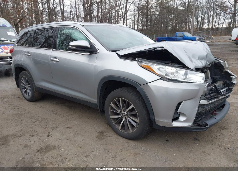 2019 TOYOTA HIGHLANDER XLE VIN: 5TDJZRFHXKS572804