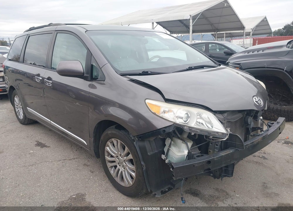 2012 TOYOTA SIENNA XLE V6 8 PASSENGER VIN: 5TDYK3DC4CS199512