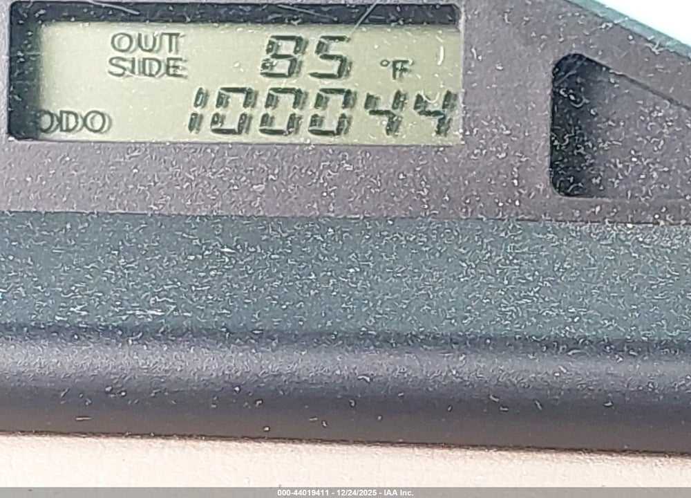 2003 TOYOTA COROLLA LE VIN: 1NXBR32EX3Z100219