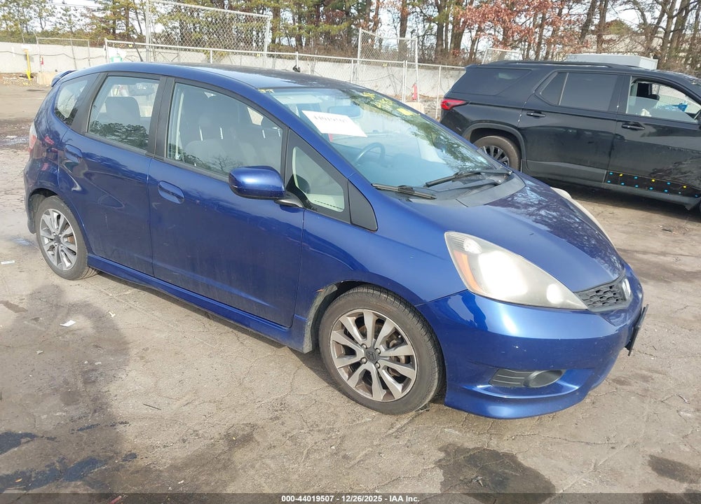 2013 HONDA FIT SPORT VIN: JHMGE8H58DC040506