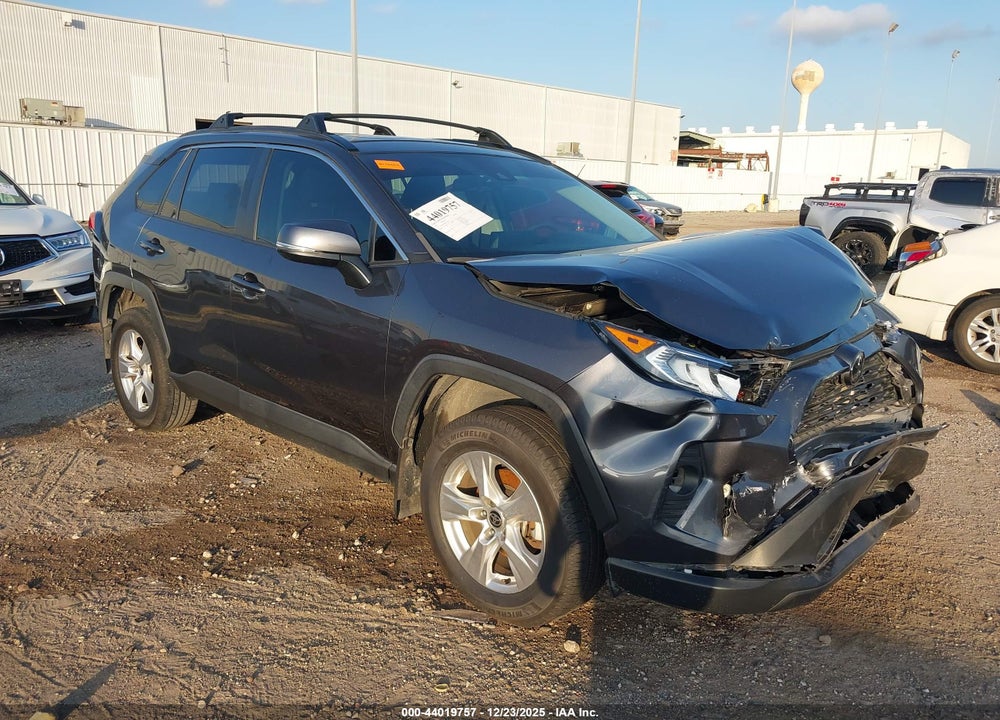 2021 TOYOTA RAV4 XLE VIN: 2T3W1RFV9MC157947