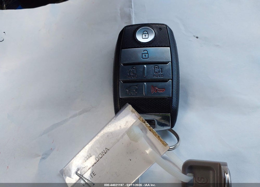 2016 KIA SEDONA EX VIN: KNDMC5C19G6135303