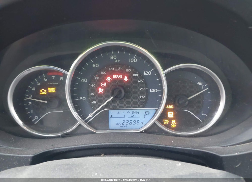 2014 TOYOTA COROLLA LE VIN: 5YFBURHE8EP020088