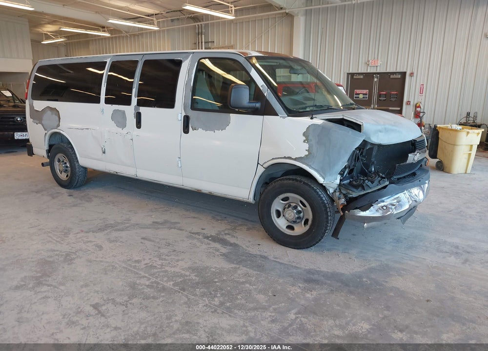 2009 CHEVROLET EXPRESS 3500 LS VIN: 1GAHG39K991148734