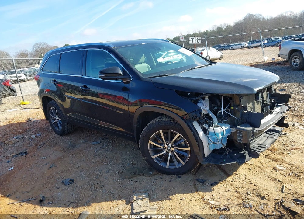 2018 TOYOTA HIGHLANDER XLE VIN: 5TDJZRFH2JS542288