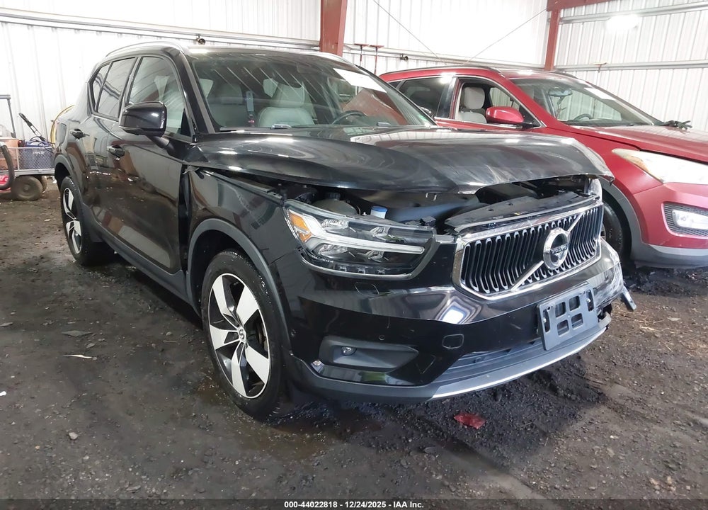 2019 VOLVO XC40 T5 MOMENTUM VIN: YV4162UK3K2129719